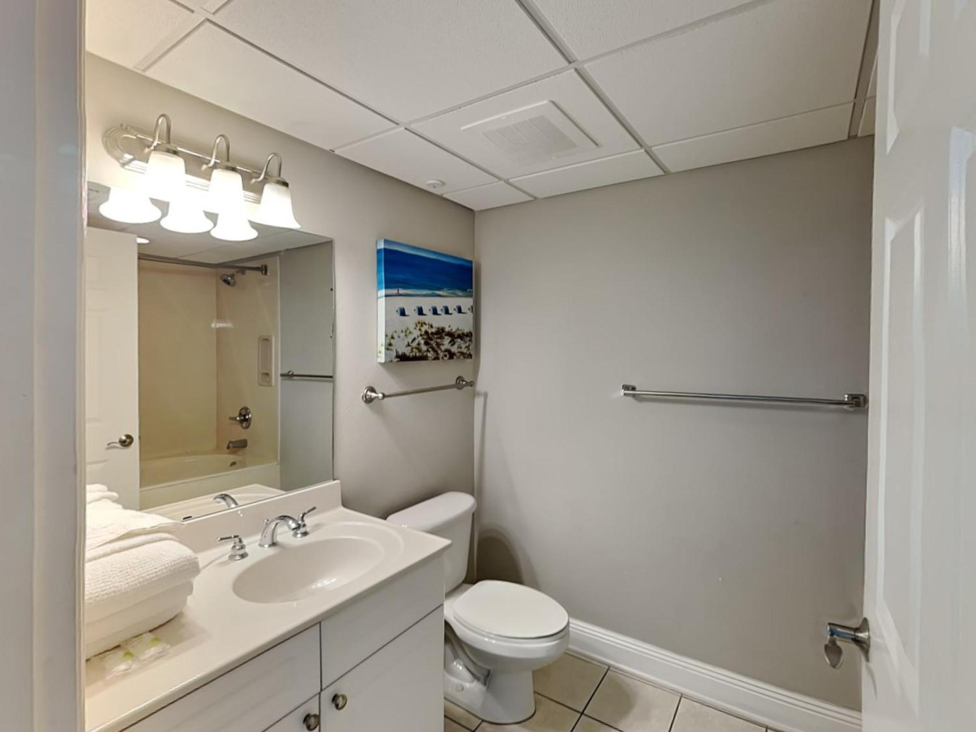 Emerald 1127 Apartment *